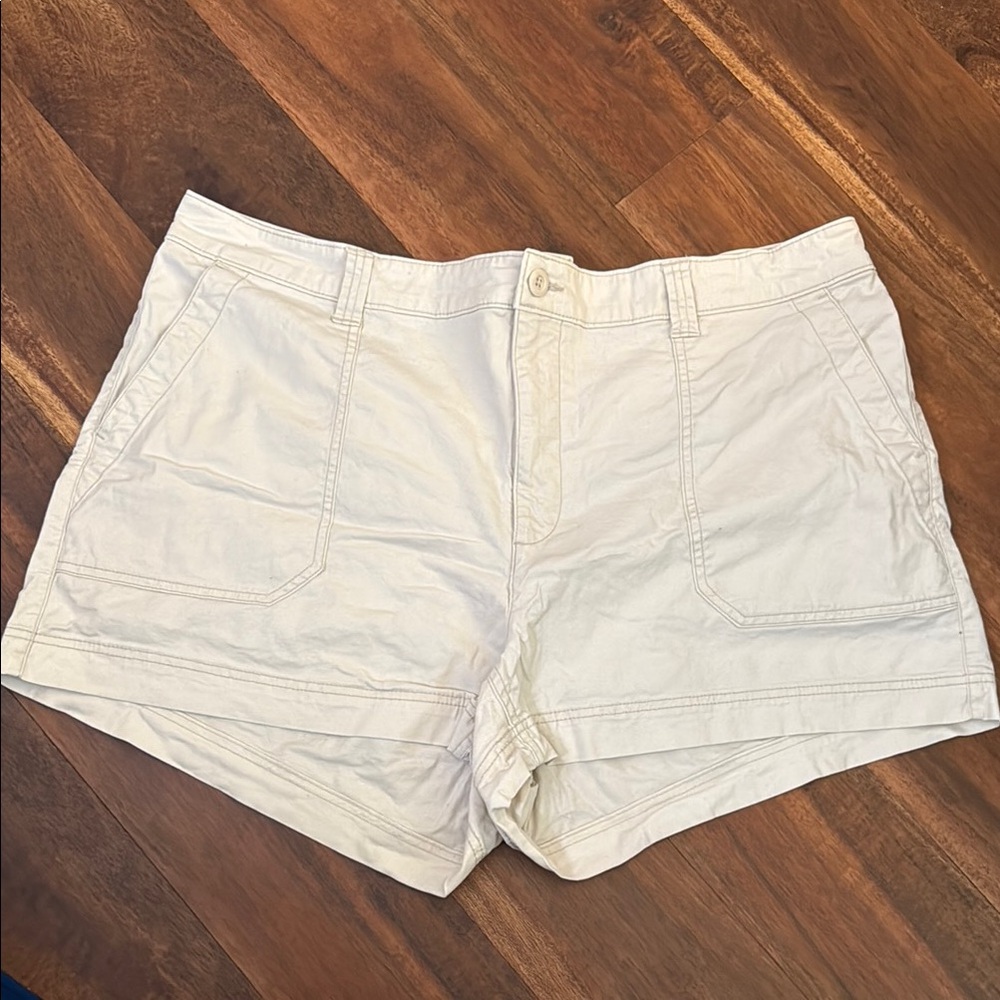 Old Navy Cream Cargo Shorts Tailored Cotton Style